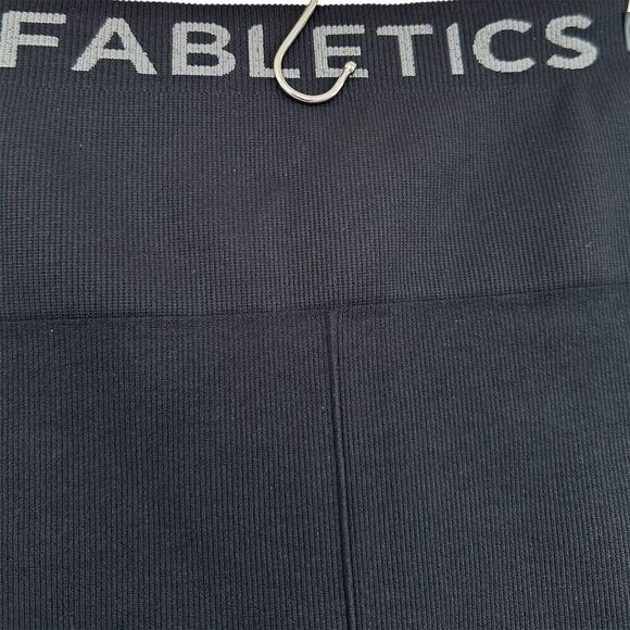 Fabletics Women's High-Waisted Black Workout Shorts Size M NWOT - Picture 3 of 4